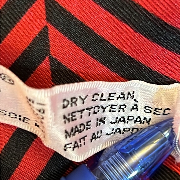 Vera 100% Silk Floral Scarf 30x30 Red/Navy/Yellow Hibiscus Tropical Print Bright - Picture 13 of 13